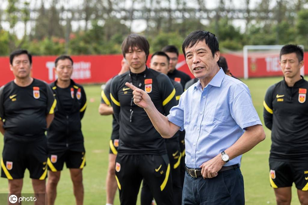 他将重新回到球队的首发阵容，与吉鲁一起为米兰攻城拔寨，莱奥的回归无疑会为米兰的锋线提供更多选择和解决方案。